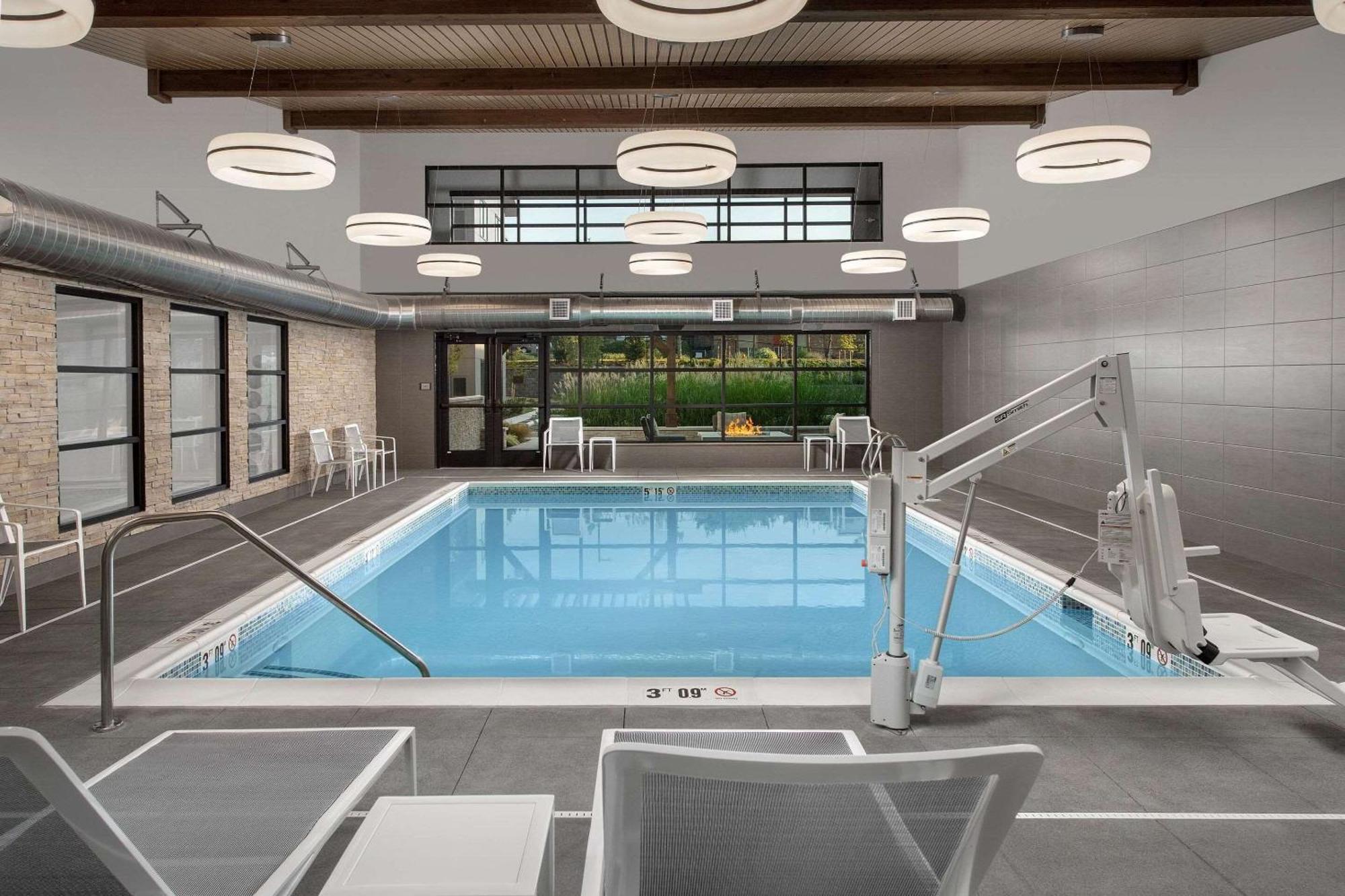 Country & By Radisson, Seattle-tacoma International Airport, Wa SeaTac